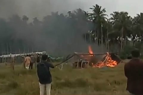 Tents of protesting farmers in Kannur set on fire allegedly by CPI (M) workers