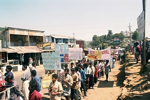 Residents and activists protesting the mercury poisoning by Hindustan Unilever in Kodaikanal