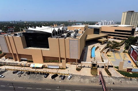 Kochi Corporation and Lulu customers: Is the Mall taking you for a parking "fee" ride?