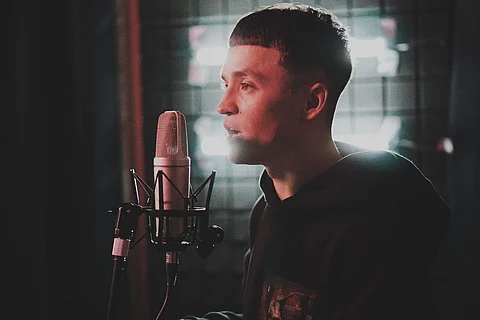 Man singing before a mic