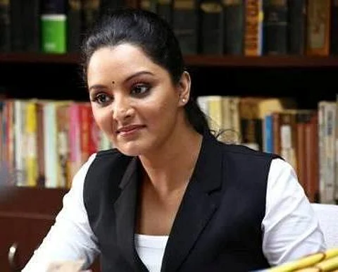Kerala audience thrilled to see Mohanlal, Manju Warrier on location pictures