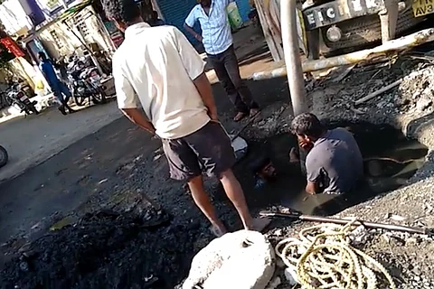 TN Highways department illegally deploys 8 manual scavengers in Chennai