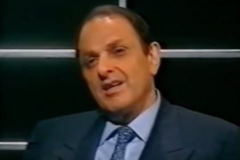 With Nusli Wadia firmly backing Mistry, Tatas send notice for his ouster