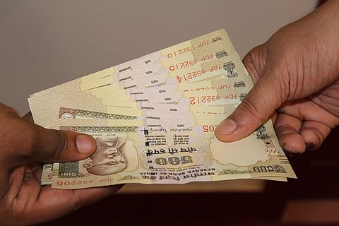 Three Hyderabad constables booked for robbing old notes from woman