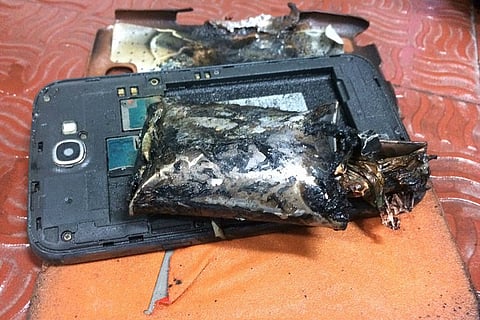 Samsung Note 2 catches fire in Chennai-bound IndiGo aircraft, DGCA bans it on flights