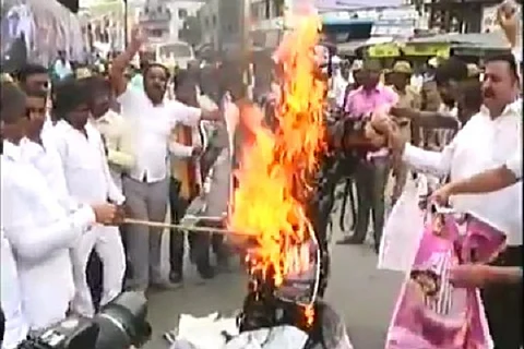 Kabali day commotion: Vatal Nagaraj and followers protest, burn effigy