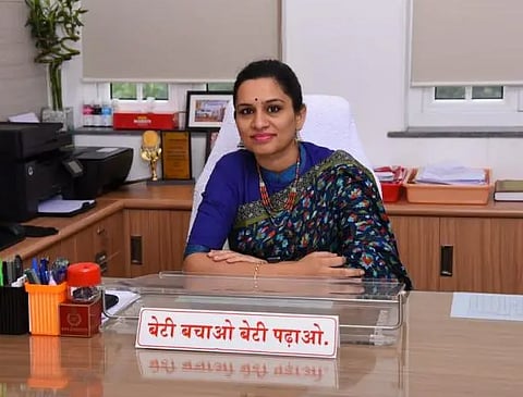 निधी चौधरी जिला कलेक्टर रायगड क्यों बनी युवाओं के लिए प्रेरणा ?