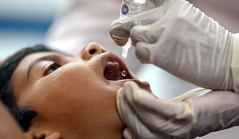 बच्चो को पोलियो की जगह सैनिटाइजर : सरकार हरकत में