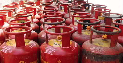 गैस सिलेंडर का काला बाजार का हुआ बड़ा खुलासा