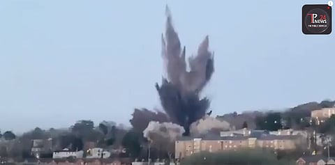 दुसऱ्या महायुद्धाच्या आठवणी ताज्या एस्केटरमध्ये  सापडला ८१ वर्षे जुना व १००० किलोचा बॉम्ब . exeter