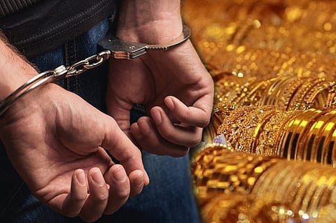 stole Rs 21 lakh and jewelery