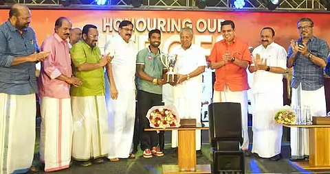 രഞ്ജി ടീമിന് ആദരം; കേരളത്തിന്റേത് കിരീട സമാനമായ നേട്ടം: മുഖ്യമന്ത്രി