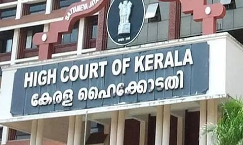 രണ്ടാനച്ഛന് ദത്തെടുക്കാൻ കുട്ടിയുടെ സ്വന്തം പിതാവിന്റെ അനുമതി ആവശ്യം: ഹൈകോടതി