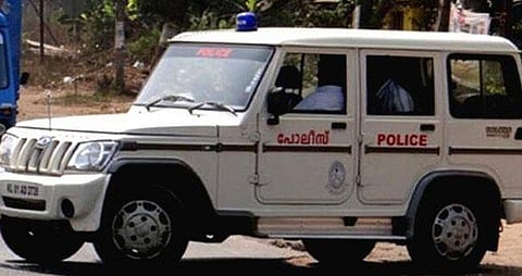 പാസ്പോര്ട്ട് വെരിഫിക്കേഷന് കൈക്കൂലി; പോലീസ് ഉദ്യോഗസ്ഥൻ പിടിയിൽ