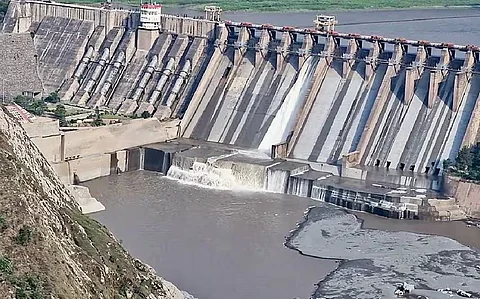 salal dam opens