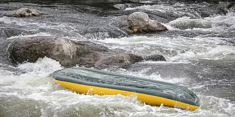 കയാക്കിങ് അപകടത്തിൽപ്പെട്ട സുഹൃത്തുക്കളെ രക്ഷിക്കാൻ ശ്രമം; യുവതിക്ക് ദാരുണാന്ത്യം | kayaking accident