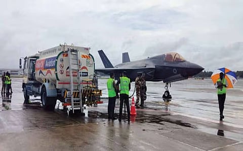 ബ്രിട്ടീഷ് യുദ്ധവിമാനം തിരുവനന്തപുരം അന്താരാഷ്ട്ര വിമാനത്താവളത്തിൽ അടിയന്തര ലാൻഡിംഗ് നടത്തി; അനുമതി നൽകിയത് അതീവ സുരക്ഷ മാനദണ്ഡം പാലിച്ച് | British fighter jet