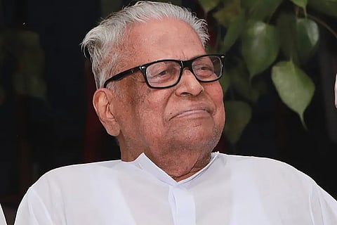 VS Achuthanandan in hospital