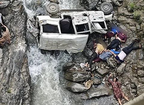 പിത്തോറഗഡ് ജീപ്പ് അപകടം: മരണപ്പെട്ടവരുടെ കുടുംബങ്ങൾക്ക് 2 ലക്ഷം രൂപ സഹായധനം പ്രഖ്യാപിച്ച് പ്രധാനമന്ത്രി നരേന്ദ്ര മോദി | Pithoragarh jeep accident