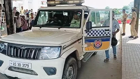 അസമിൽ നിന്നും തമിഴ്നാട്ടിലേക്ക് മനുഷ്യക്കടത്ത്: വിവേക് എക്സ്പ്രസിൽ നിന്നും രക്ഷപ്പെടുത്തിയത് 27 പേരെ; 4 പേർ കസ്റ്റഡിയിൽ | Human traffick