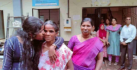 ജീവിതം തിരികെനല്കി ഷോര്ട്ട് സ്റ്റേ ഹോം; മകളുടെ കൈപിടിച്ച് സെല്വി മടങ്ങി