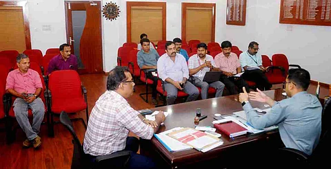 മാലിന്യം നീക്കി ചെടികളൊരുക്കും; ഹരിതഭംഗിയിലേക്ക് സിവില് സ്റ്റേഷന്