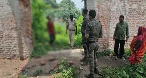 ക്യാമ്പസിനുള്ളിൽ യുവാവിന്റെ മൃതദേഹം; കൊന്ന് കെട്ടിത്തൂക്കിയതെന്ന് കുടുംബം