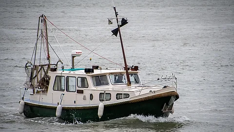 Boat capsizes