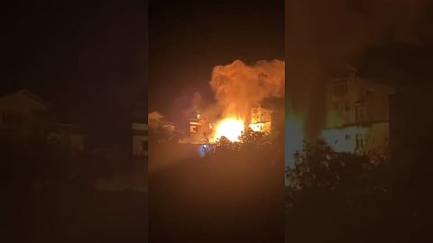 ജമ്മു കശ്മീരിലെ കിഷ്ത്വാറിൽ വൻ തീപിടുത്തം: 6 വീടുകൾ പൂർണ്ണമായും കത്തി നശിച്ചു; 7 പേർക്ക് പരിക്ക്, വീഡിയോ | fire breaks out