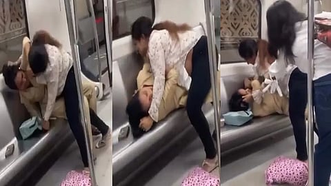Women fight in Delhi Metro