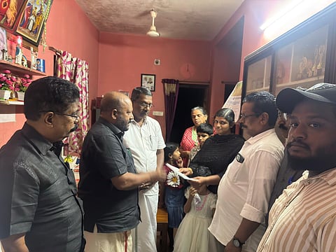 അസുഖബാധിതനായി മരണമടഞ്ഞ പ്രവാസിയുടെ കുടുംബത്തിന് നവയുഗത്തിന്റെ സഹായഹസ്തം