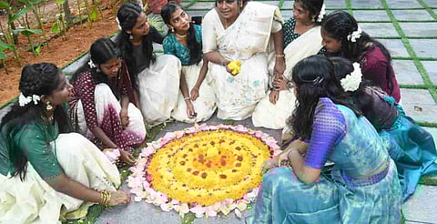 മന്ത്രിയുടെ വീട്ടില് കുട്ടികളുടെ ഓണാഘോഷം