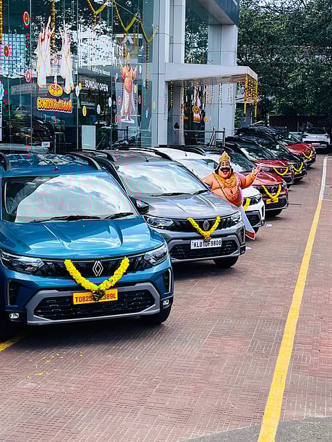 ഓണക്കാലത്ത് റെനോ 180 പുതിയ ട്രൈബര് ഉള്പ്പെടെ 300 കാറുകളുടെ വിതരണം നടത്തി