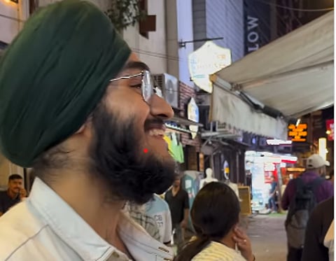 Delhi man sings songs in public to raise funds