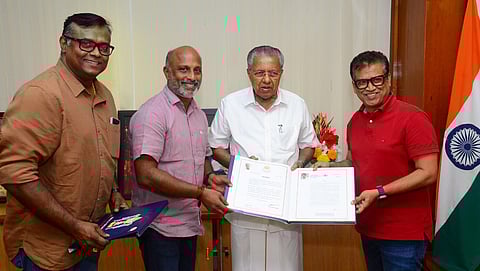 കെസിഎല് സ്പെഷ്യല് കോഫീ ടേബിള് ബുക്ക് മുഖ്യമന്ത്രി പ്രകാശനം ചെയ്തു