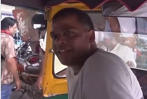 Indian autorickshaw driver speaking fluently in French