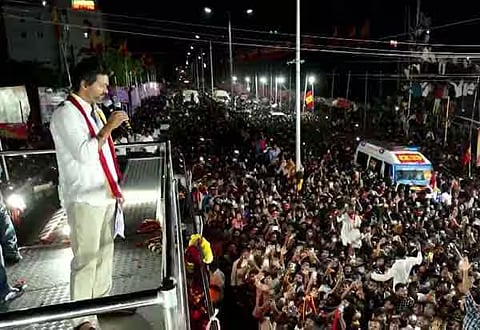 വിജയ്യുടെ റാലിയിൽ തിക്കും തിരക്കും; മരണസംഖ്യ 30, മരണപ്പെട്ടവരിൽ 3 കുട്ടികളും | Actor vijay rally