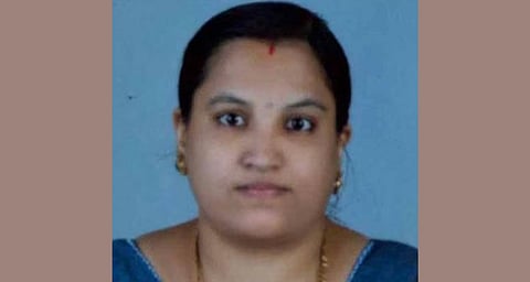 കരിവെള്ളൂരിൽ യുവതി തീ കൊളുത്തി ജീവനൊടുക്കി | suicide
