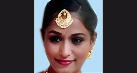 യുവതിയെ ഭർതൃവീട്ടിൽ മരിച്ച നിലയിൽ കണ്ടെത്തി; ദുരൂഹത ആരോപിച്ച് ബന്ധുക്കൾ, പോലീസ് കേസെടുത്തു | Woman found dead