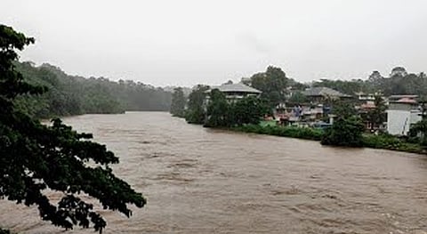 സംസ്ഥാനത്തെ നദികളിൽ ജലനിരപ്പ് ഉയരുന്നു: അച്ചൻകോവിലിലും കരമനയാറ്റിലും യെല്ലോ അലർട്ട്; തീരത്തുള്ളവർ ജാഗ്രത പാലിക്കണം