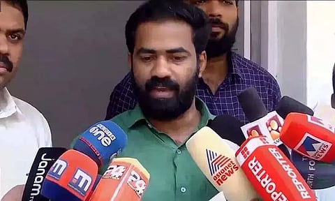 വന്ദേ ഭാരതിൽ 'ആർ.എസ്.എസ്. ഗീതം': 'നാട്ടുകാരുടെ ചെലവിൽ അത് ശാഖയിൽ മതി' – ഡി.വൈ.എഫ്.ഐ. വിമർശനം | Vande Bharat: