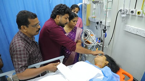 അപകടത്തിനും തോല്പ്പിക്കാനായില്ല; ആവണിക്കും ഷാരോണിനും വിപിഎസ് ലേക്ഷോര് ആശുപത്രിയുടെ അത്യാഹിത വിഭാഗത്തില് മാംഗല്യം