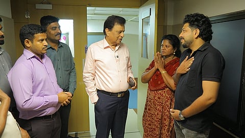 ആശുപത്രിയിൽ താലികെട്ടിയ ആവണിക്കും ഷാരോണിനും വിവാഹ സമ്മാനം; ശസ്ത്രക്രിയയും ചികിത്സയും സൗജന്യമാക്കാൻ നിർദ്ദേശം നൽകി ഡോ. ഷംഷീർ വയലിൽ