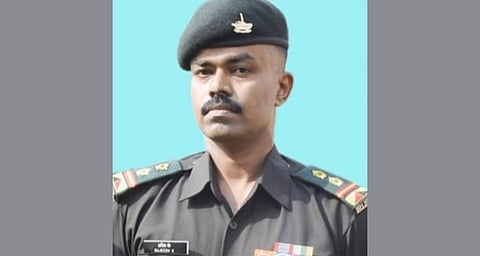 ജമ്മു കശ്മീരിൽ വീരമൃത്യു വരിച്ച സുബേദാർ കെ. സജീഷിന് വിടചൊല്ലി നാട്; മൃതദേഹം സംസ്കരിച്ചു