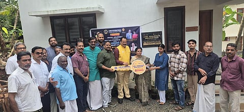 മണപ്പുറം ഫിനാൻസും , നാട്ടുകാരും കൈകോർത്തു, മുകുന്ദേട്ടന് സ്വന്തം വീടായി