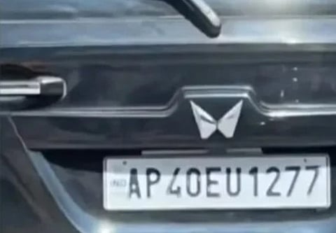 കാസർഗോഡ് പട്ടാപ്പകൽ യുവാവിനെ തട്ടിക്കൊണ്ടുപോയി; ആന്ധ്ര രജിസ്ട്രേഷൻ കാറിനായി പോലീസ് തിരച്ചിൽ | Kasargod Kidnapping