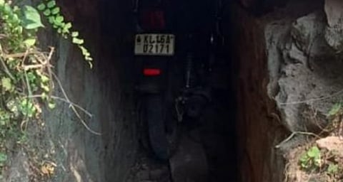 വെഞ്ഞാറമൂട്ടിൽ ബൈക്ക് ഓവുചാലിലേക്ക് മറിഞ്ഞ് അപകടം; രണ്ട് യുവാക്കൾ മരിച്ചു | Venjaramoodu-Bike Accident