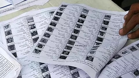 വോട്ടർപ്പട്ടിക : ഒഴിവാക്കപ്പെട്ടത് 25 ലക്ഷംപേർ; കേന്ദ്ര തിരഞ്ഞെടുപ്പ് കമ്മീഷന് ചീഫ് സെക്രട്ടറിയുടെ കത്ത്; സമയം നീട്ടണമെന്ന് ആവശ്യം | SIR Kerala