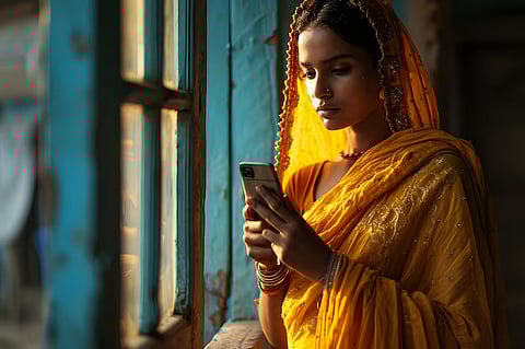 മരുമക്കൾക്കും പെൺകുട്ടികൾക്കും സ്മാർട്ട് ഫോൺ വേണ്ട, വേണമെങ്കിൽ സ്വിച്ച് ഫോൺ ആകാം; വിചിത്ര വിലക്കേർപ്പെടുത്തി ഗ്രാമ പഞ്ചായത്ത് | Mobile Phone Ban