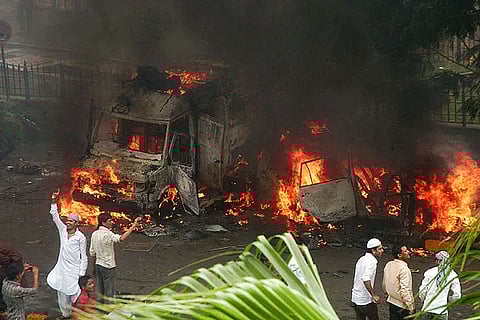 അസമിൽ സംഘർഷം: രണ്ട് ജില്ലകളിൽ ഇന്റർനെറ്റ് നിരോധിച്ചു; ഖെറോണി മാർക്കറ്റിന് തീയിട്ടു | Assam Violence